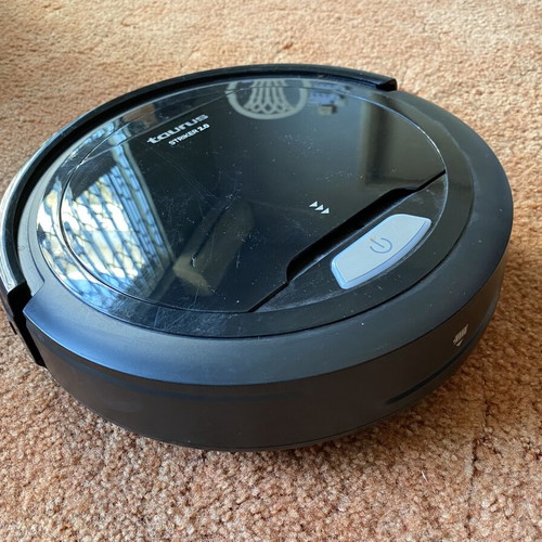 Taurus Striker 2.0 Robot Vacuum Like New, Black