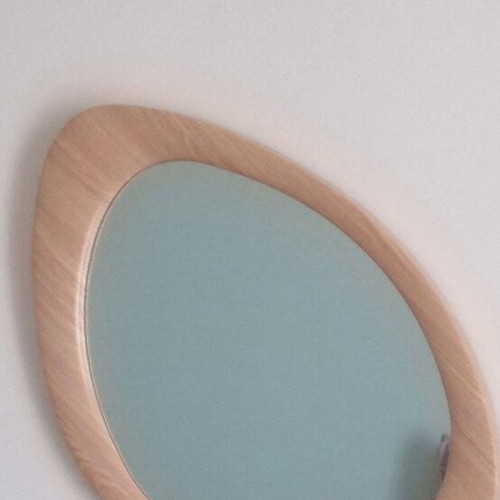 Oval mirror like new, size 52x77 cm with two wall plugs and screws