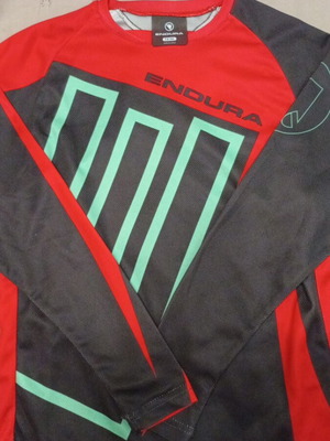 Endura Kids Cycling Jersey like new for boys 7-8 years