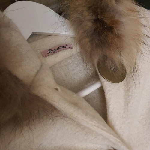 Regalinas cream coat with hood and fur like new, size M