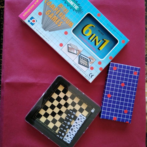 Magnetic board games 6 in 1 like new, mini