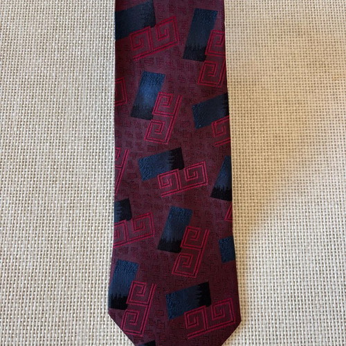 Gianni Versace silk tie burgundy with geometric pattern like new