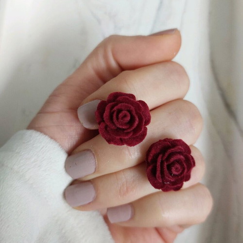 Red rose earrings new, unworn