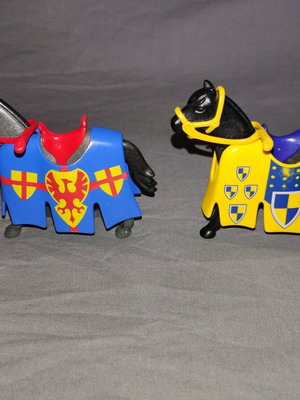 Playmobil конски на рицари като нови