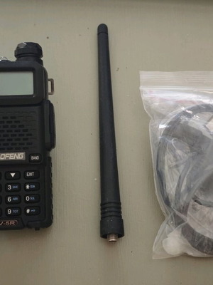 Baofeng UV-5R with headset earpiece like new without battery and charger base