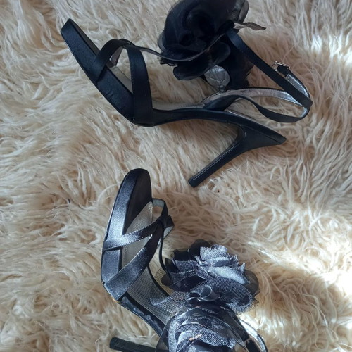 Nina New York sandals used, size 37, black with rose design