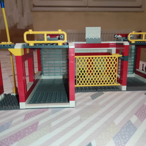 Lego City 7208 like new with instructions and box