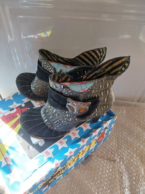 Γυναικεία μποτάκια Irregular Choice μεταχειρισμένα, μέγεθος 39