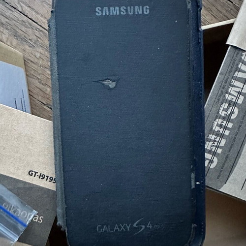 Κουτί και θήκη Samsung Galaxy S4 mini μεταχειρισμένα