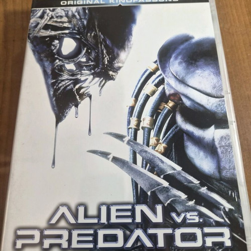 Alien vs. Predator DVD like new, action and fantasy