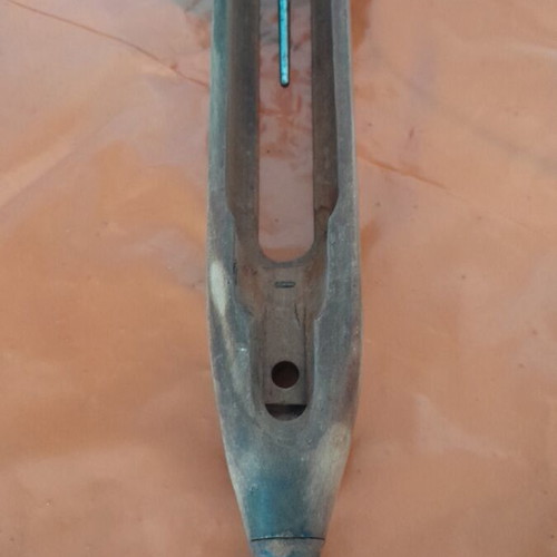 Weaving shuttle used with metal tips