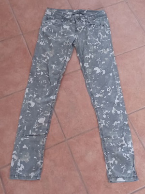 Zara women's slim fit camouflage pants size S like new