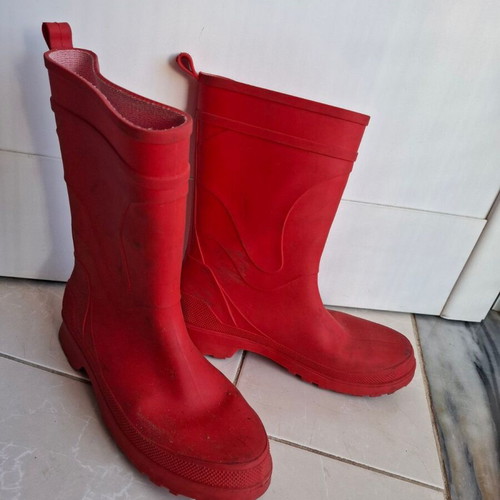 Red rain boots used, size 39