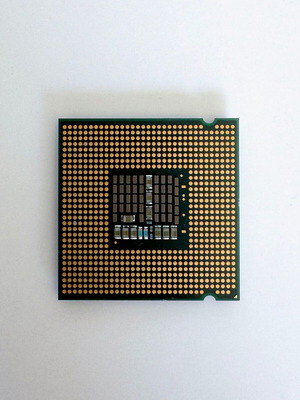Intel CPU Core 2 Quad 2.40 GHz used quad-core processor for Socket 775
