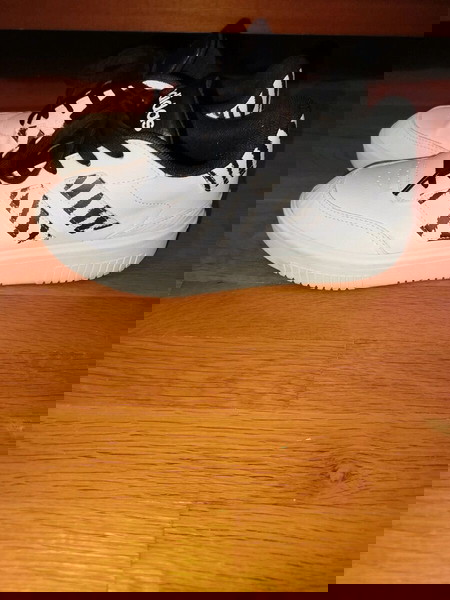 Adidas courtblock bold