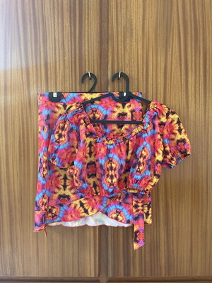 Sunsetgo! set top and mini skirt like new, colorful, one size