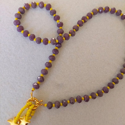 Necklace purple and yellow with detachable central element