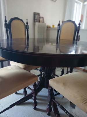 Wooden extendable round dining table with 5 chairs