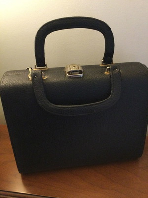 Leather handbag used in excellent condition
