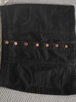 Stradivarius black denim skirt used, size 42