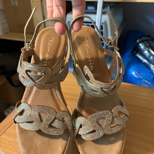 Tamaris sandals size 38 beige like new