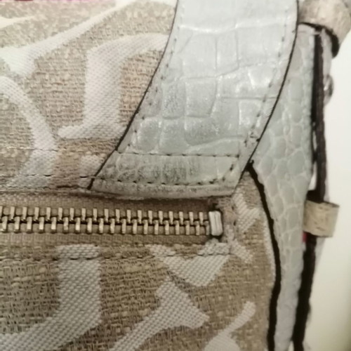 GUESS original beige crossbody bag.