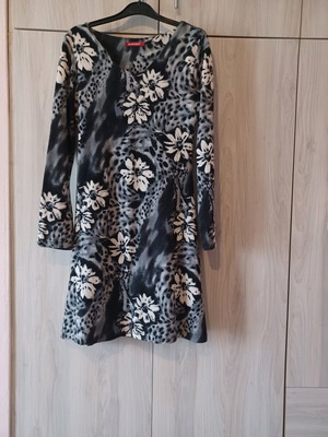 Printed soft knitted dress like new, size S