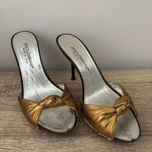 Dolce & Gabbana leather flat sandals like new, gold, size 36