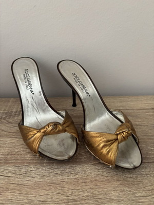 Dolce & Gabbana leather flat sandals like new, gold, size 36
