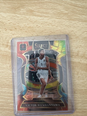 Κάρτα Victor Wembanyama Tie-Dye Prizm 03/25 σαν καινούργιο