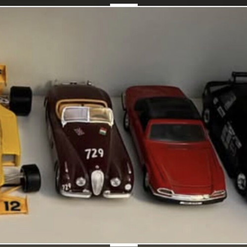 Bburago 1/24 scale 8 models like new
