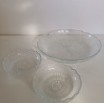 Serving plate set with 2 small plates like new