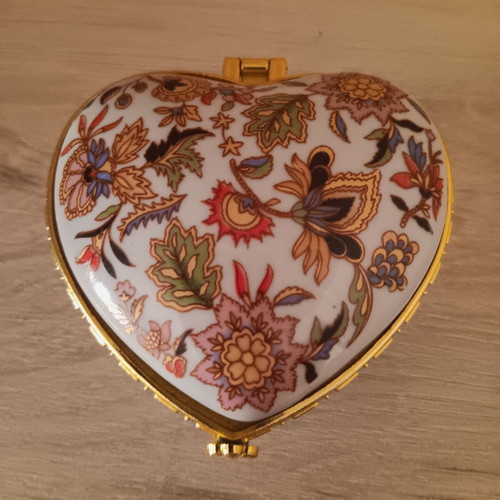 Small decorative jewelry box like new