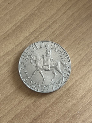 Commemorative 25 New Pence Crown 1977 Silver Jubilee coin like new