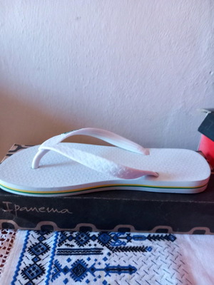 Σαγιονάρες Ipanema καινούργιες, άσπρες, μέγεθος 37