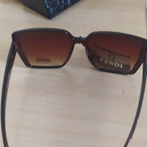 Fendi women's sunglasses new, brown with case