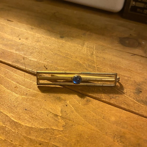 Metal tie clip used, gold color, 6 cm length