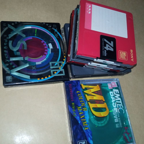 Mini Discs pack of 10, 2 new, 2 with cases, 6 without cases