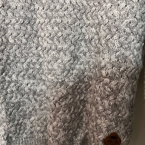 Soulcal n’ Co men's sweater Medium gray like new, very warm with buttons
