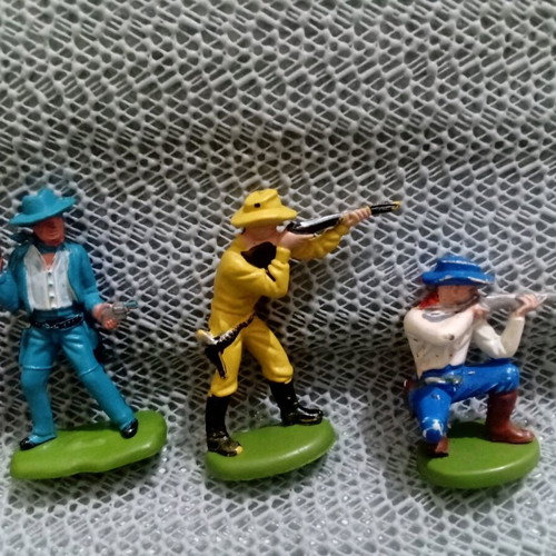 Britain's LTD Cowboy Toy Soldiers used, pack of 5 plastic figures