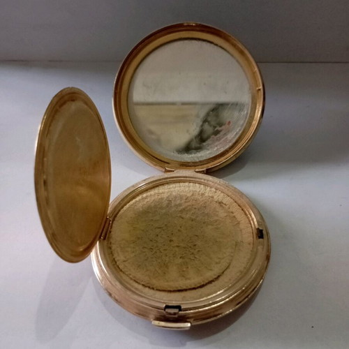 Powder used in vintage metal box with dog decoration