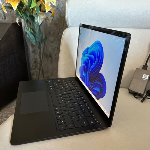 Microsoft Surface Laptop 3 i5-1035G7 16GB 256GB SSD like new