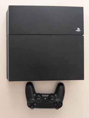 PlayStation 4 500GB console used with DualShock 4 controller