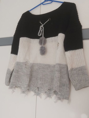 Knit Sweater made in Italy size large like new, black and gray