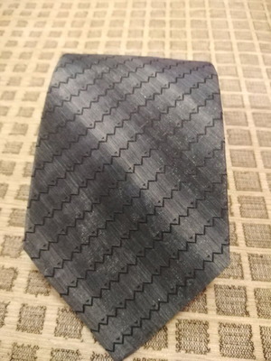 Tie Italian 100% silk limited edition like new