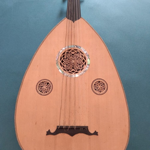 Oud used in very good condition, needs string replacement
