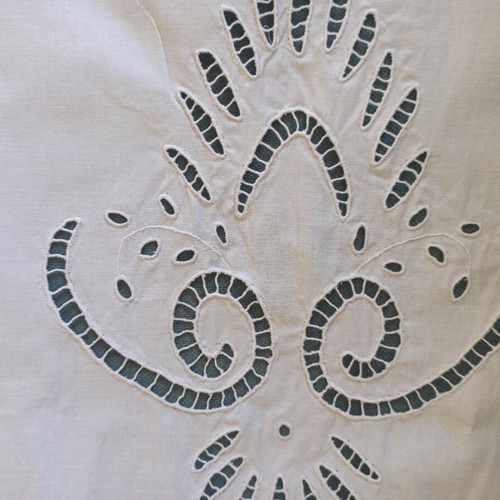 Cutwork table runner with handmade lace new