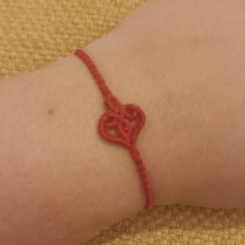 Macrame bracelet new, red with adjustable motif