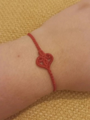 Macrame bracelet new, red with adjustable motif