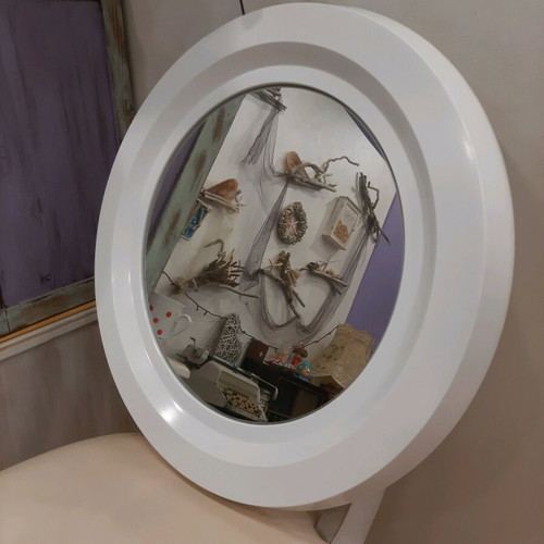 Round mirror like new, 54 cm diameter, plastic frame